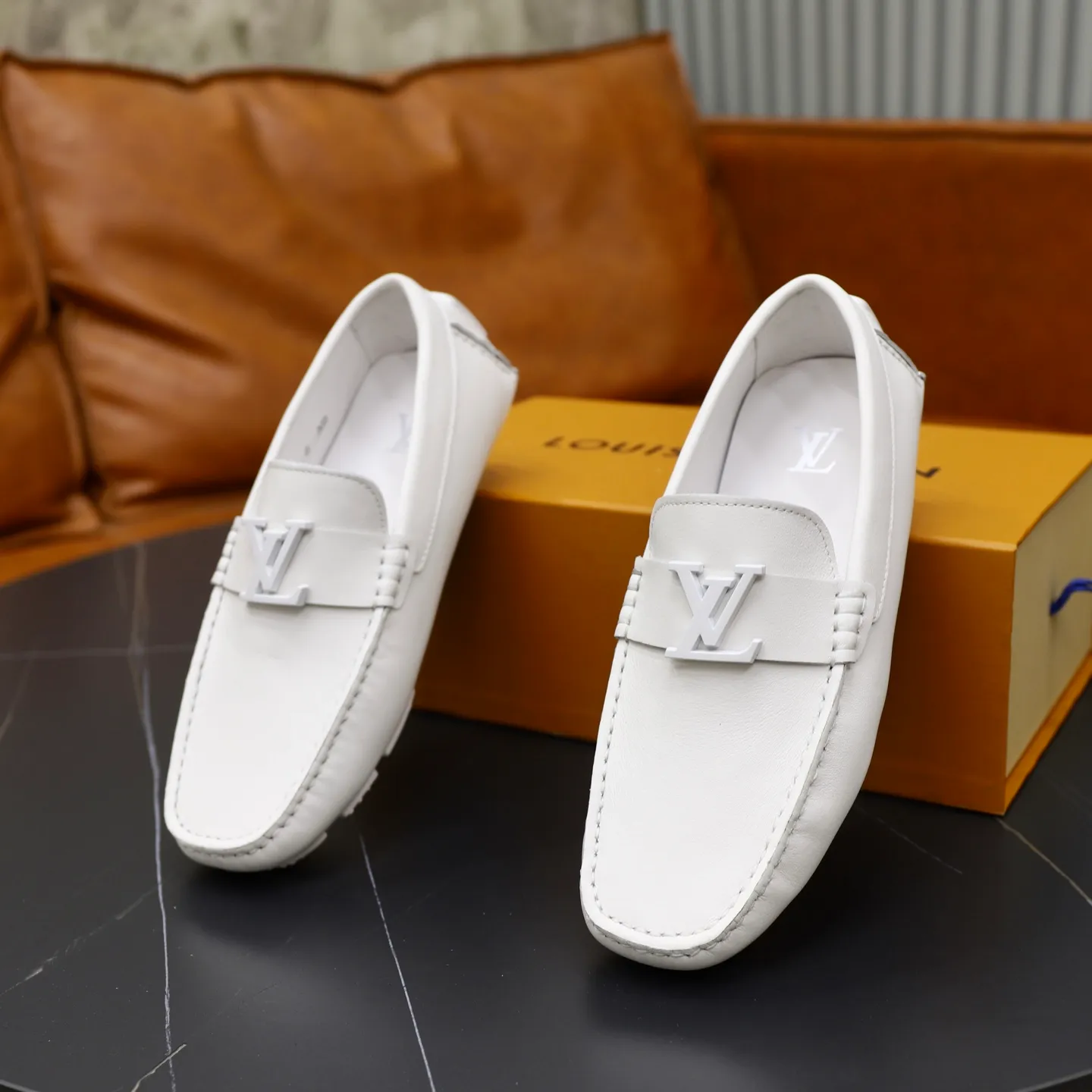 Ex-factory price: 480💰【LV】Louis Vuitton ⚠️High-end men’s driving and pedal series ⚠️38-44 (customized for 45) ⚠️All original cowhide leather! Thick and soft! Made entirely of calfskin lining! Rubber sheet anti-slip beanie sole! Three-dimensional package technology! Fashionable and classic! Handicrafts! Original high quality! Feel free to compare!